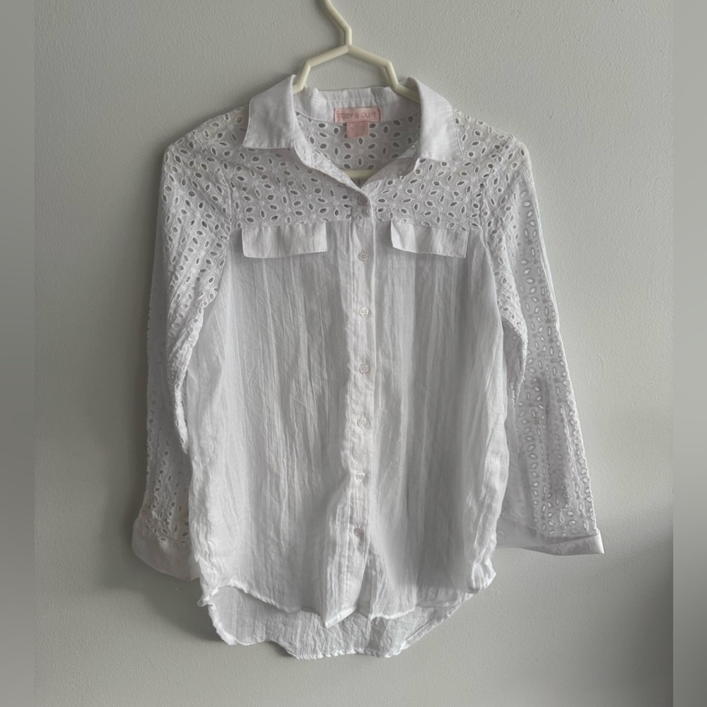 Toby and Olive White Oversized Floral Eyelet Sleeve Botton Down